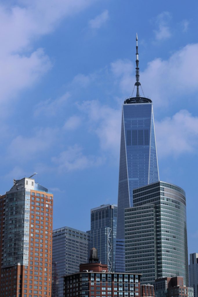 Anticiparea Prăbușirii Bursiere Din 2024 (1) (World Trade Center la orizont)